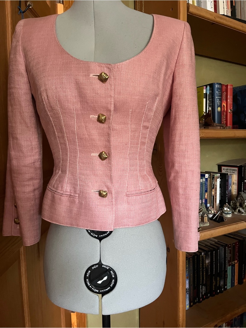 Valentino Boutique made in Italy Pink Tailored Women's Jacket with Gold Buttons